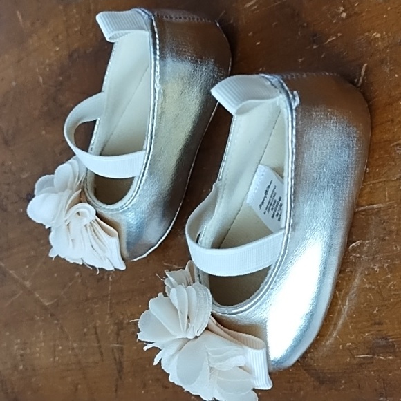 Stepping Stones Other - Stepping Stones Dress Shoes Flower Baby Toddler Gold Girl Size 1 (3 - 6 Months)